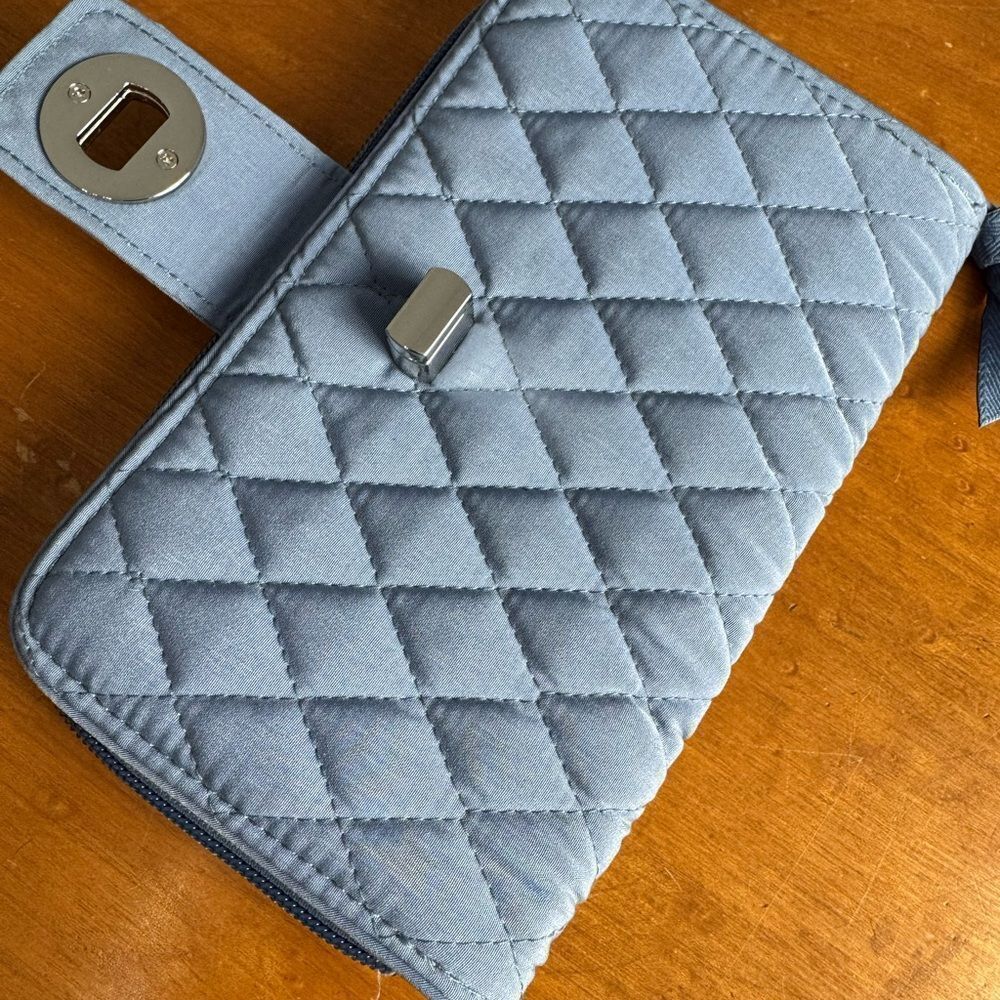 Vera Bradley Quilted Gray Wallet with silver colored turn lock - Picture 4 of 6